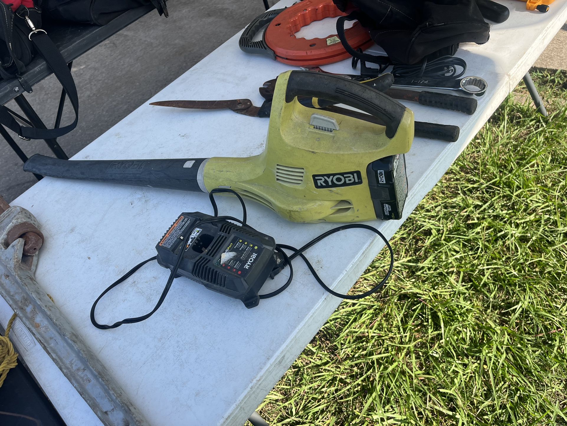 Ryobi Leaf blower Battery N Charger