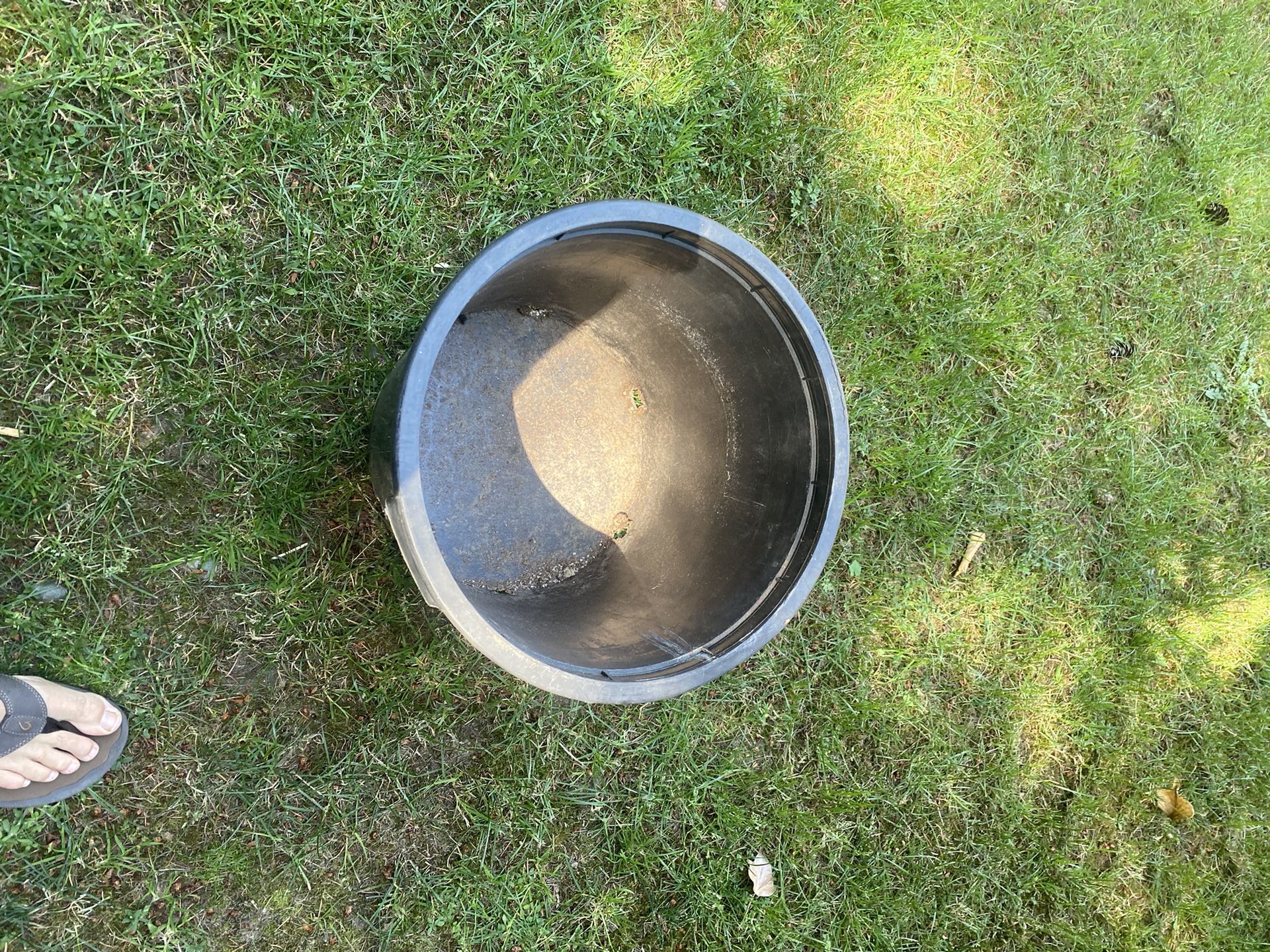 plastic pots 10 gallon and 2 gallon