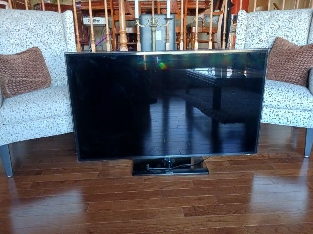 55" Samsung TV- Picture Perfect, Might Need Sound Bar 