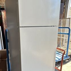 Frigidaire Refrigerator With Top Freezer