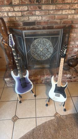 Super Strat-style body with purple and white burst & Ibanez Gio Mikro short scale. Both are in mint Condition 👀 shadows only, no issues!