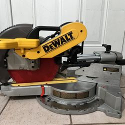 Dewalt sliding saw, DW718, 12 inch, 120 volt, 15A, Good condition, Work perfectly 
