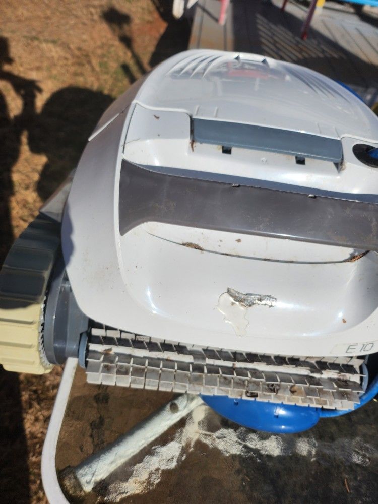 DOLPHIN E10 ROBOTIC POOL CLEANER