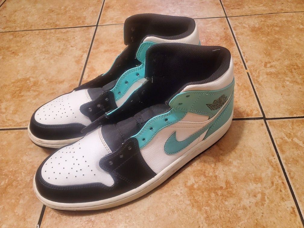 Air Jordan 1 Mid Tropical Twist Igloo