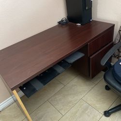 Office Desk And Chair 