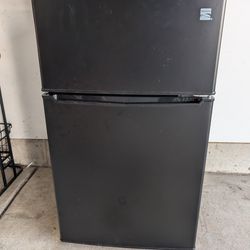 Kenmore 3.1 cu-ft Refrigerator