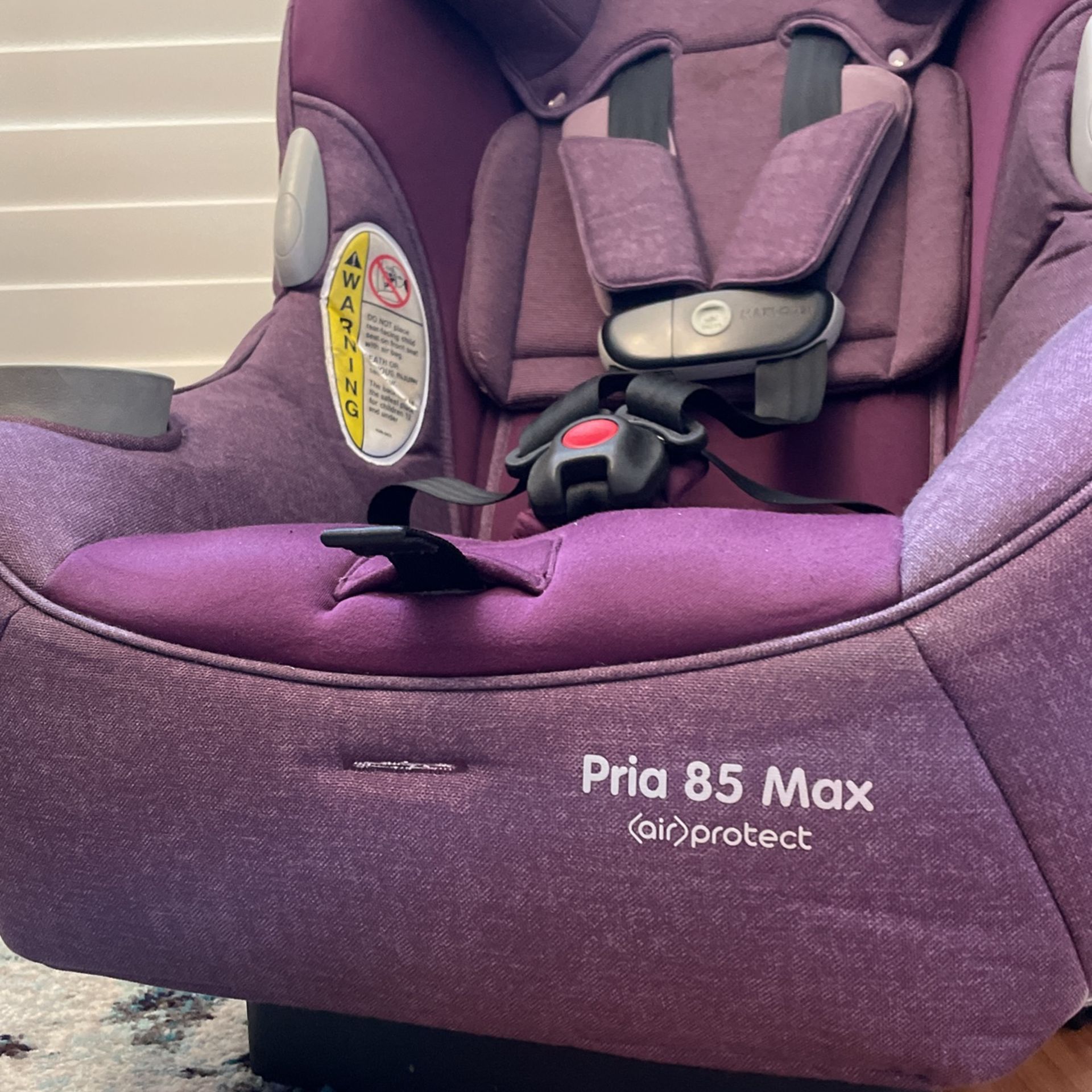 the stokke sleepi V3 Mini Fitted Sheet PORCINI backpack 16L features:Waterproof It is available with Colour:UV Glow Black Two Face