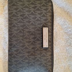 Michael Kors Purse/Wallet