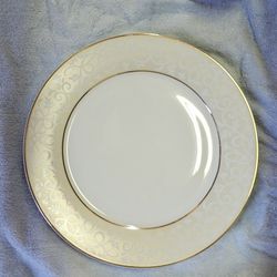  Gold and White Dishes Set