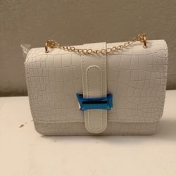 Elegant White Croc-Embossed Mini Shoulder Bag with Gold Chain