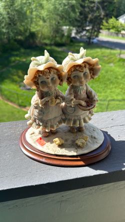 Capodimonte figurine by Giuseppe Armani from the Gulliver's World collection .