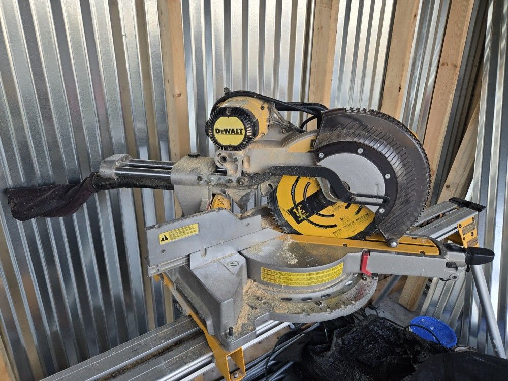 Dewalt Saw With Sliding Table