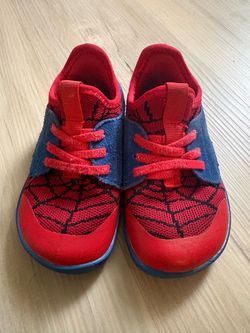 Spiderman shoes  size 8 (toddler)