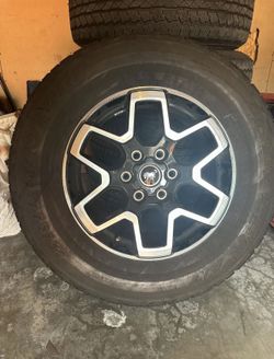 (5) Bridgestone Tires / Bronco OEM Wheels 255/70R18