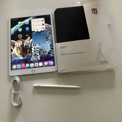 iPad 8th Gen 128gb pencil Case BUNDLE 