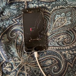 Iphone6s+ For A Cheap Price Cracked Srceen For A Cheap Price
