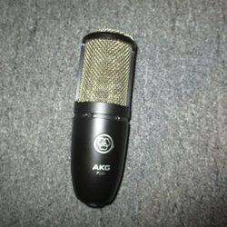 Akg P220