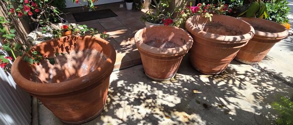 Concrete Pots 22"