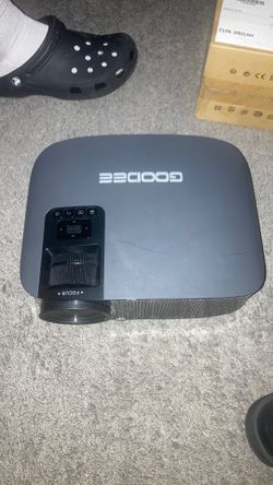 GooDee YG600 Plus projector