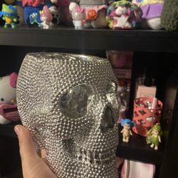skull makeup brush holder 