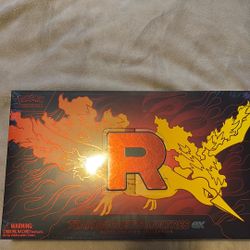 Team Rocket Moltres Ex Ultra Premium Box 