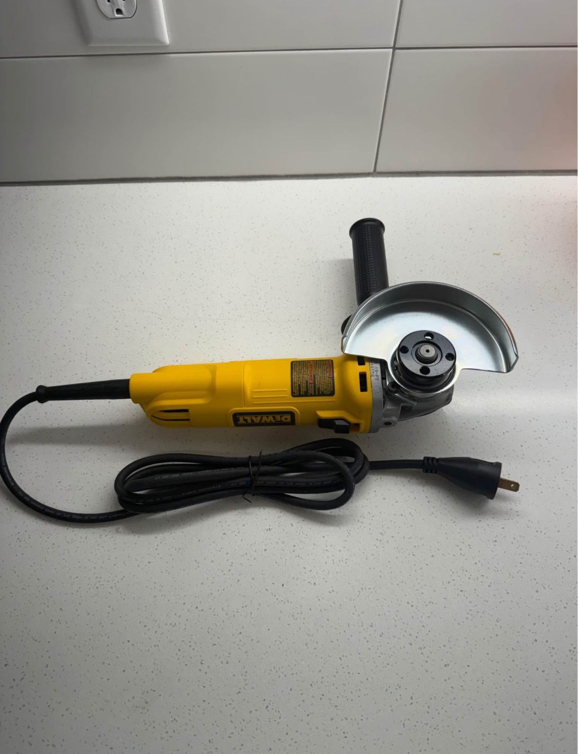 DEWALT - 7 Amp 4.5 in. Small Corded Angle Grinder with 1-Touch Guard DEWALT - 7 Amp 4.5 in. Small Co