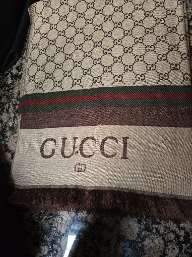 Gucci scarf 