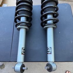 2014-2018 GM 1500 6” Rough Country Struts NEW