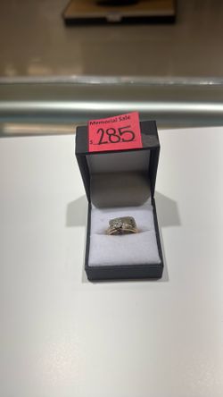 10kt 3.8 grams Diamond Ring