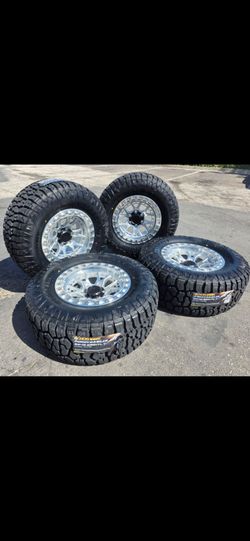 17" LOCK w/  33" Tires