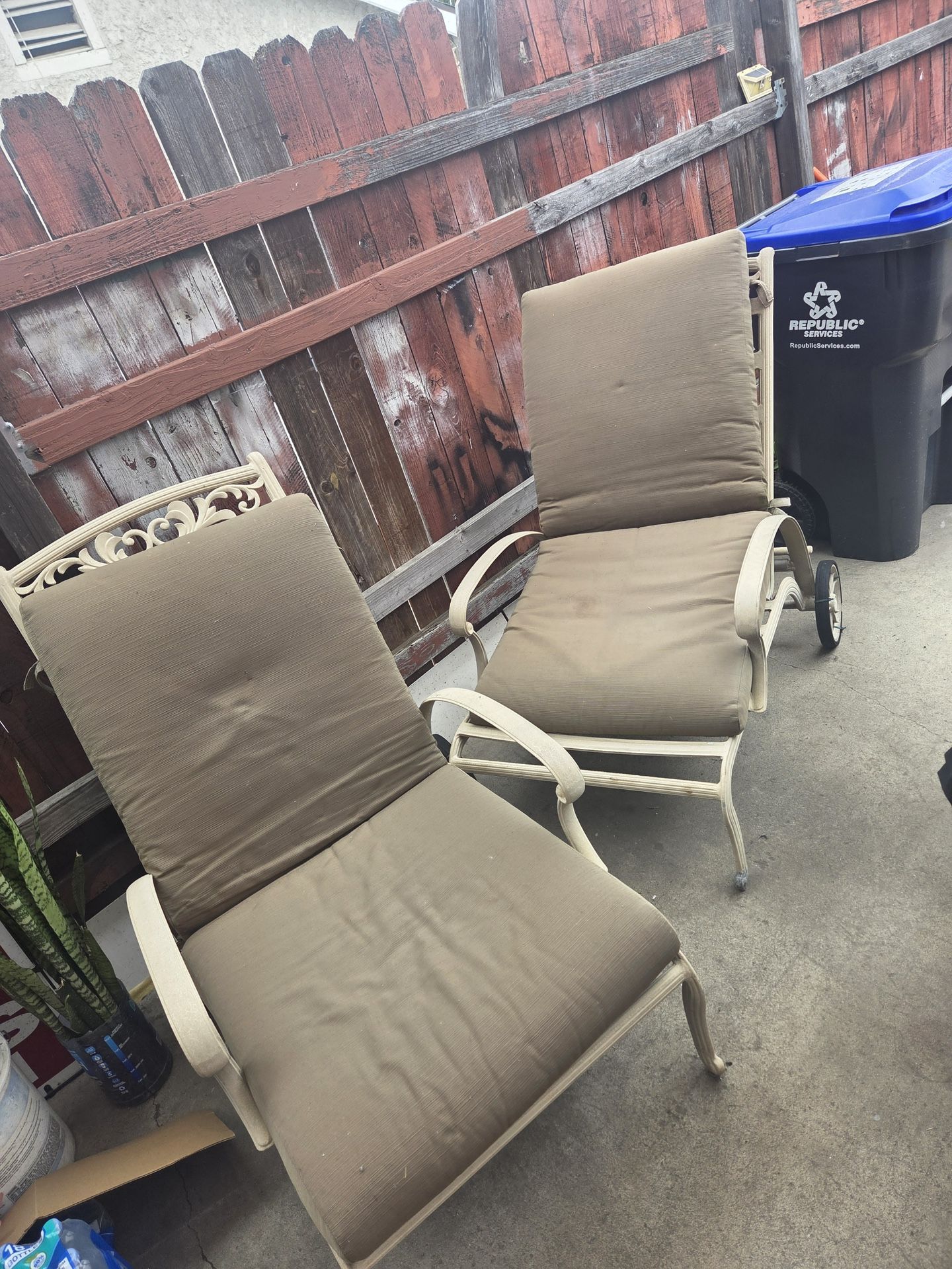 2 Pool Backyard Lawn Chairs