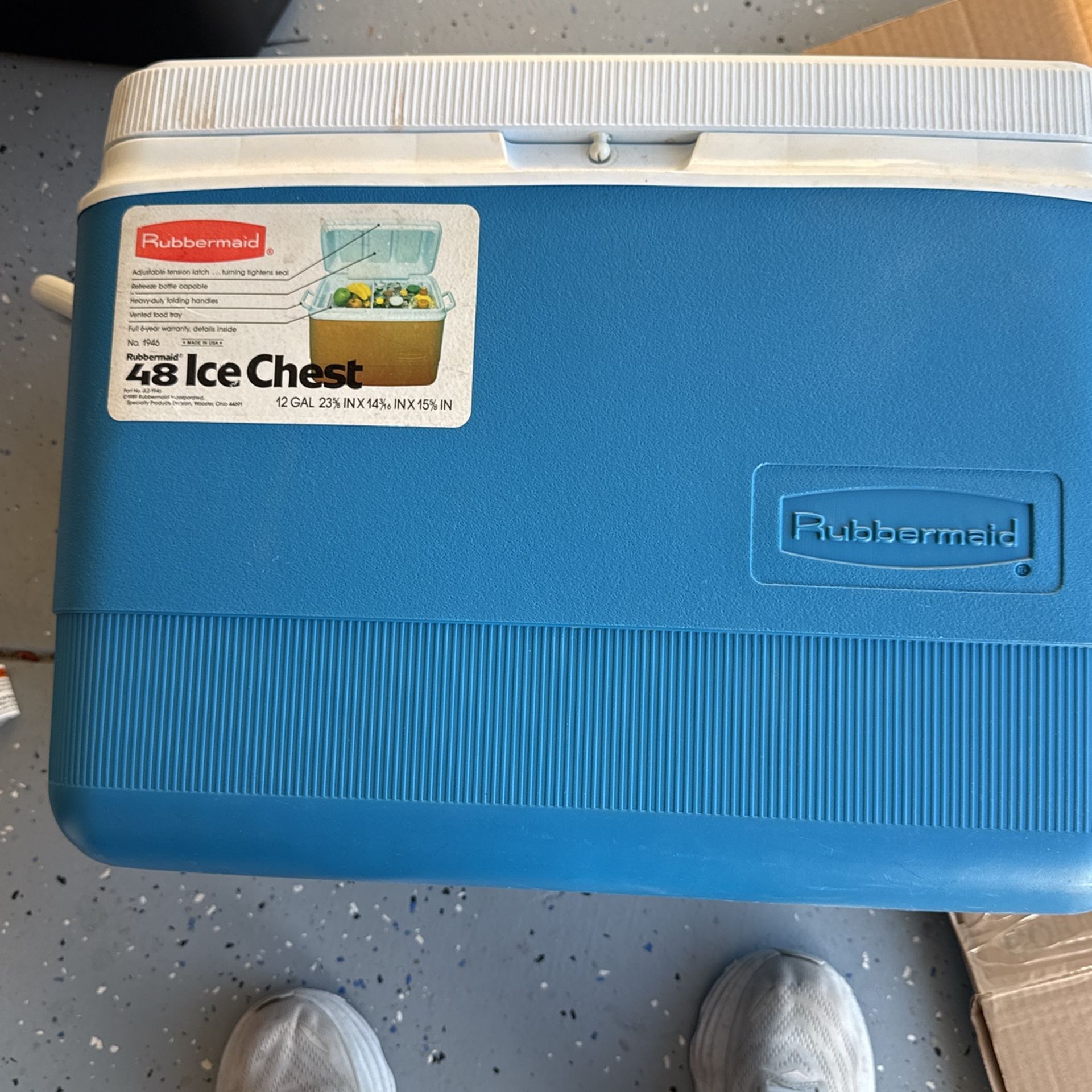 New Rubbermaid 48 Qt Ice Chest