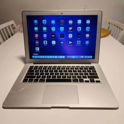 MacBook air 13-inch early 2015 Intel Core i5 1.6 GHz 8GB RAM  121GB flash storage  macOS Monterrey  version 12.7. Nothing wrong ** no trades **