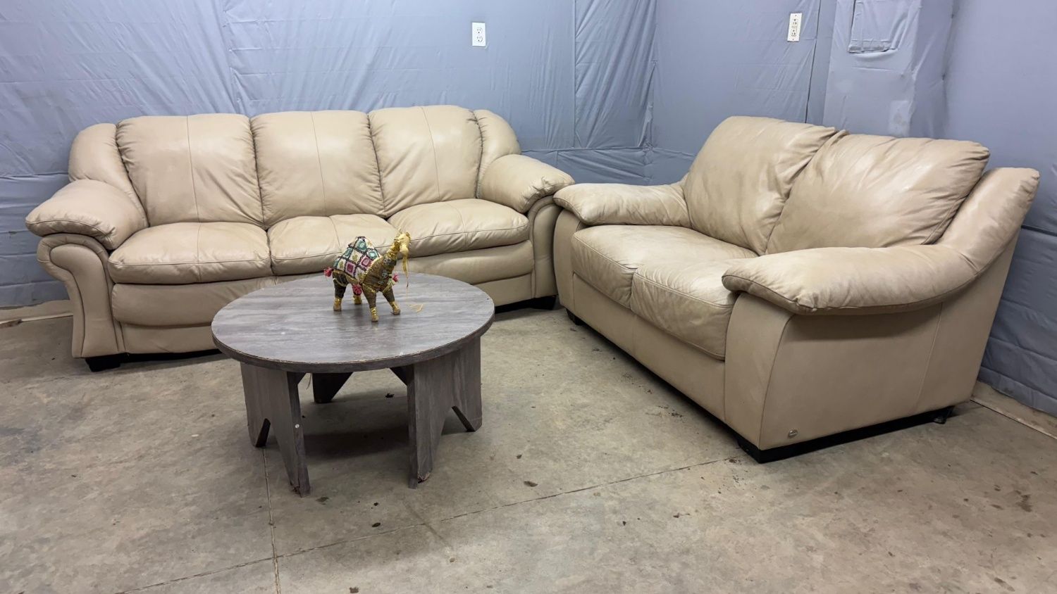 🛋️💥 Beige Leather Sofa And Love Seat 💥 Free Delivery And Financing Available!