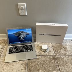 Apple MacBook Air 13.3" - 1.8GHz Dual-Core i5 - 4 GB - 256GB SSD