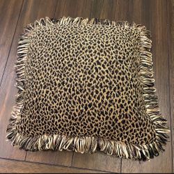 Leopard 🐆 Print Throw Pillow