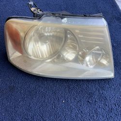 Ford F150 Passenger Headlight Assembly 2004