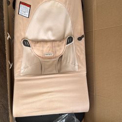 Baby bjorn bouncer 