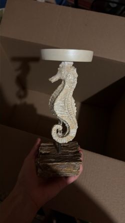 Sea horse candle holder