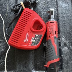 M12 12V Lithium-lon Cordless 3/8 in. Ratchet Kit with One 2.0 Ah Battery, Charger