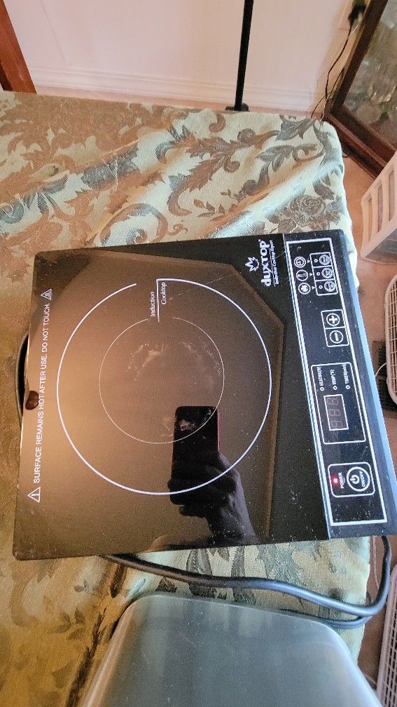 Duxtop 1800W Portable Induction Cooktop Countertop Burner, Silver 8120MC/BT-180G3