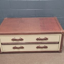 trunk coffe table 