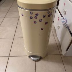 Munchkin Diaper Trash