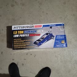 1.5 Ton Aluminum Jack Low Profile  With Rapid Pump Still In The Box
