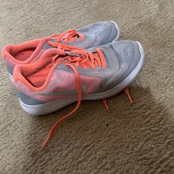 Women’s Nike Size 4Y