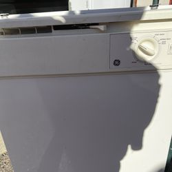 Basic Dishwasher Works Great 