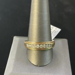 Gentlemen’s 10K Yellow Gold Diamond Wedding Band 