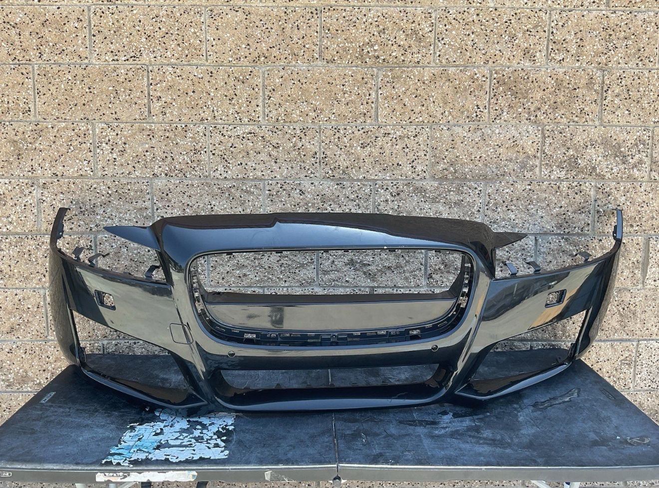 JAGUAR XF FRONT BUMPER COVER 2018 