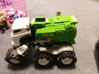 Garbage truck tells jokes, lights light up it moves by itself