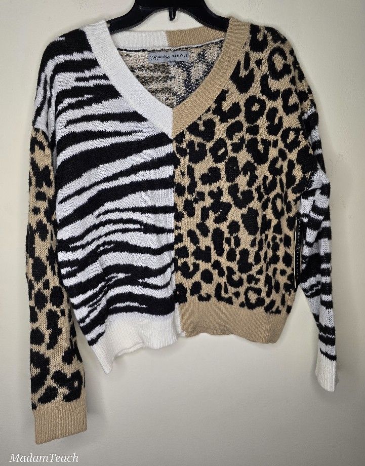 Absolutely Famous Women's Animal Print V-neckline Sweater Juniors Size XL 